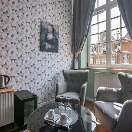 Black Swan House, Old Town-2